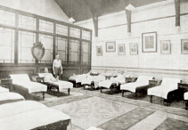 The men’s cooling room, 1940s